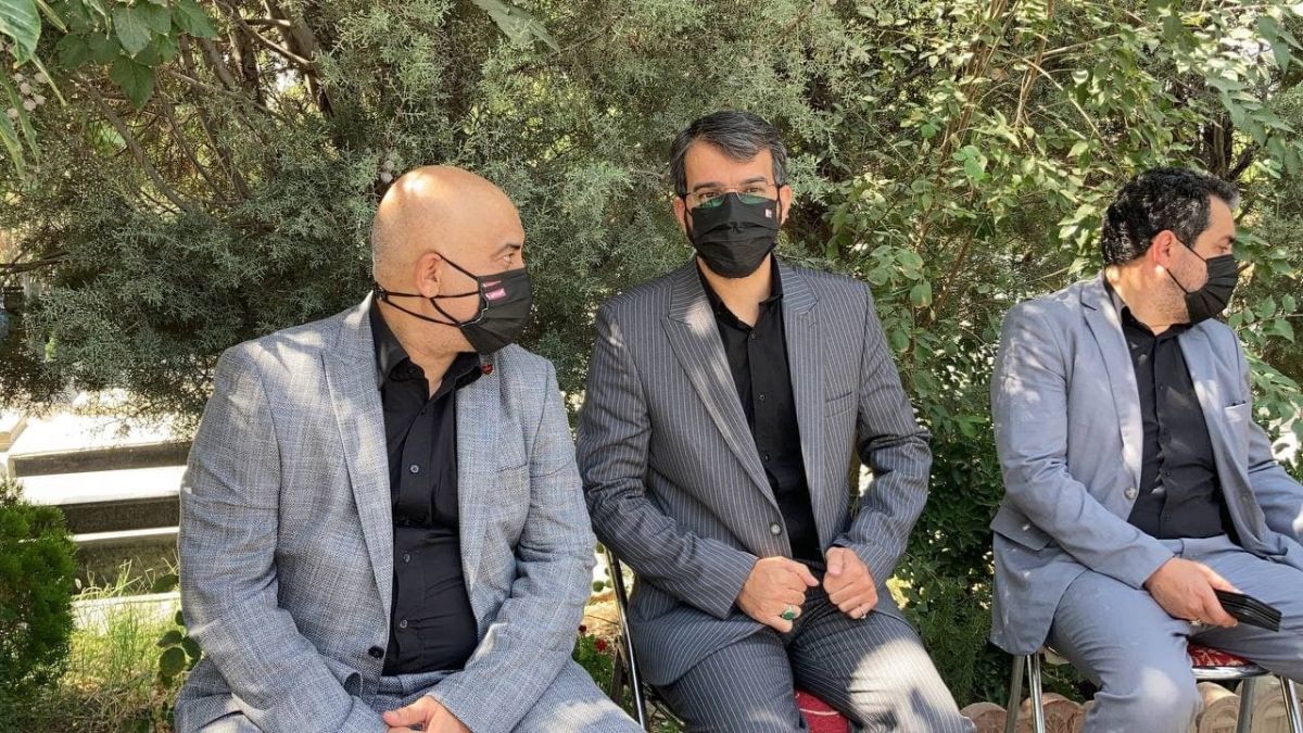 اختصاصی/ حضور جعفر سمیعی در مراسم تشییع پیکر و تدفین عباس انصاری‌فرد