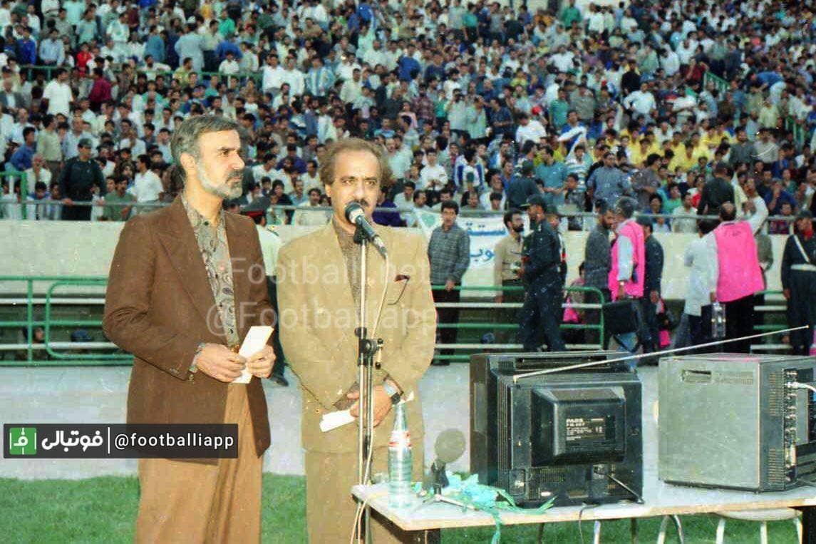 نوستالژی/ ۱۶ شهریور ۱۳۷۵؛ عباس بهروان و سرهنگ علیفر با سیمایی متفاوت مشغول گزارش بازی برگشت استقلال ایران و نوف باخور ازبکستان