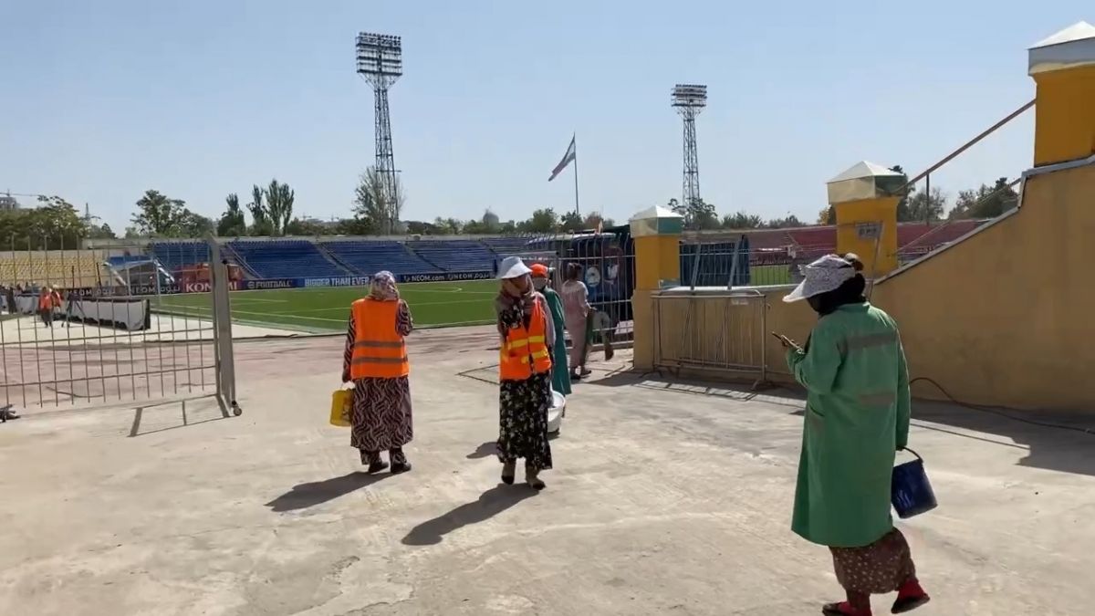 آماده سازی ورزشگاه محل برگزاری بازی استقلال تاجیکستان و پرسپولیس یک روز پیش از تقابل دو تیم