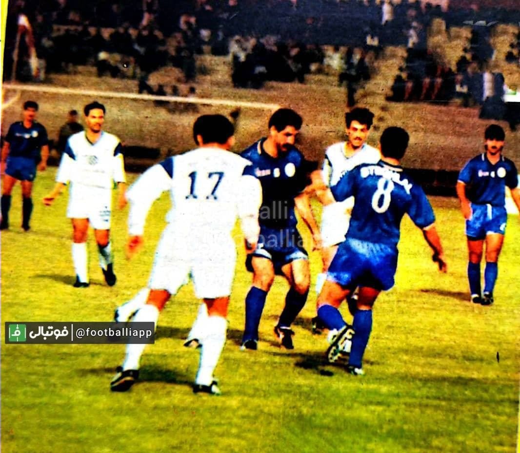 نوستالژی/ اول دیماه ۷۰، فینال جام باشگاههای آسیا، مهدی فنونی زاده و سید مهدی ابطحی (شماره هشت) بازیکن کمکی استقلال در مصافی با بازیکنان الهلال