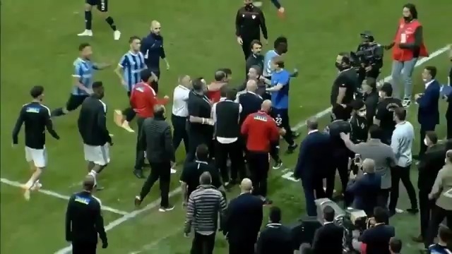 عصبانیت بازیکنان و کادر بشیکتاش از بالوتلی و خونسردی این بازیکن