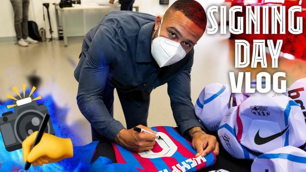 امضا دادن بازیکنان بارسلونا به هواداران