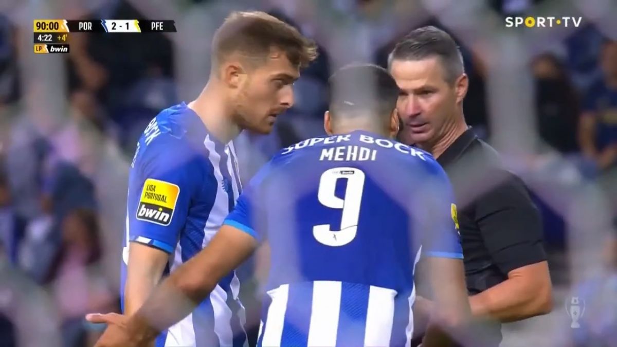 اخراج مهدی طارمی در دیدار پورتو و پاسوس ده فریرا به دلیل تمارض