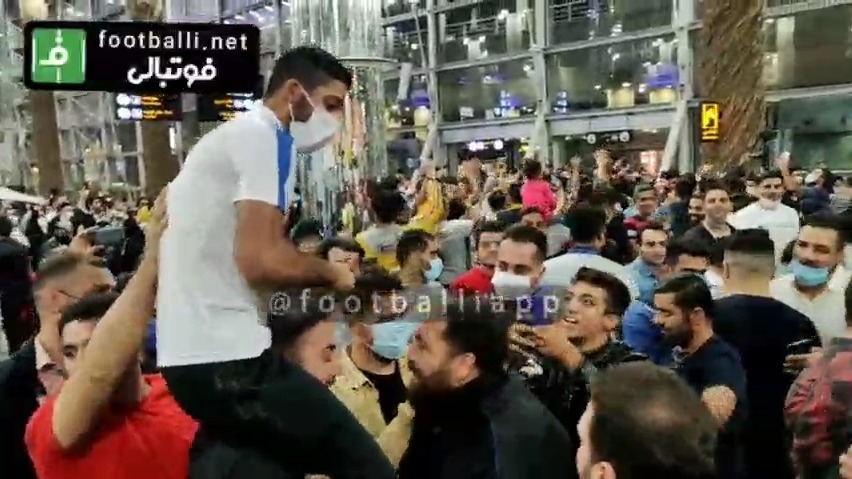 اختصاصی/ استقبال مردمی از برادران گرایی در فرودگاه امام خمینی