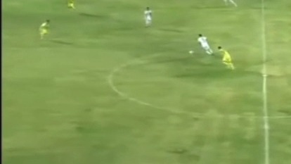 گل تماشایی بهمن سالاری بازیکن خیبر از وسط زمین به پارس جنوبی