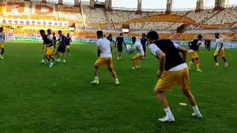 اختصاصی/ گرم کردن بازیکنان نفت مسجدسلیمان و سپاهان پیش از بازی