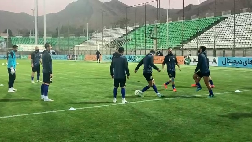 اختصاصی/ گرم کردن بازیکنان ذوب آهن و استقلال پیش از بازی