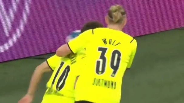 گل اول دورتموند به اینگول اشتاد (هازارد)