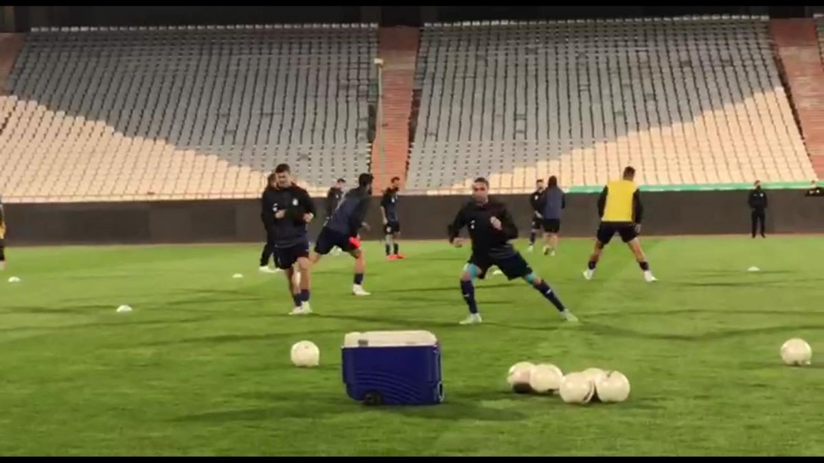 اختصاصی/ گرم کردن بازیکنان استقلال و تراکتور پیش از بازی