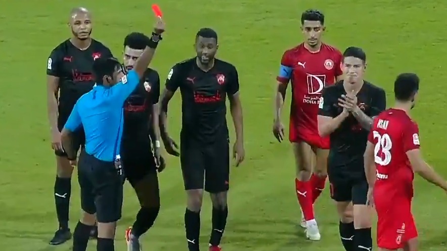 حمله خامس رودریگز به داور و اخراج در بازی الریان و العربی