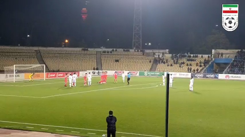 گل اول امید ایران به امید تاجیکستان توسط یاسین سلمانی از زاویه جایگاه تماشاگران