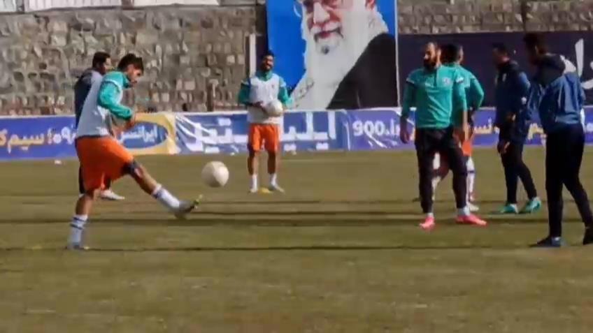 اختصاصی/ گرم کردن بازیکنان دو تیم مس رفسنجان و هوادار