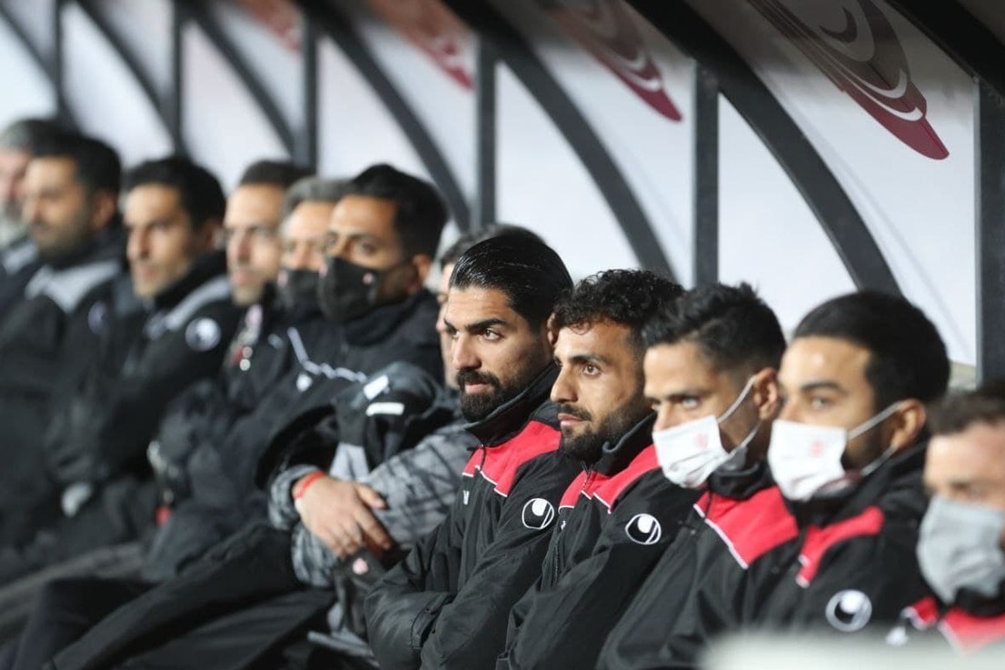 زمستان سرد در انتظار چند سرخپوش؛ تدبیر گلمحمدی برای چند بازیکن نیمکتنشین/ جلوی اعتراض گرفته شد!
