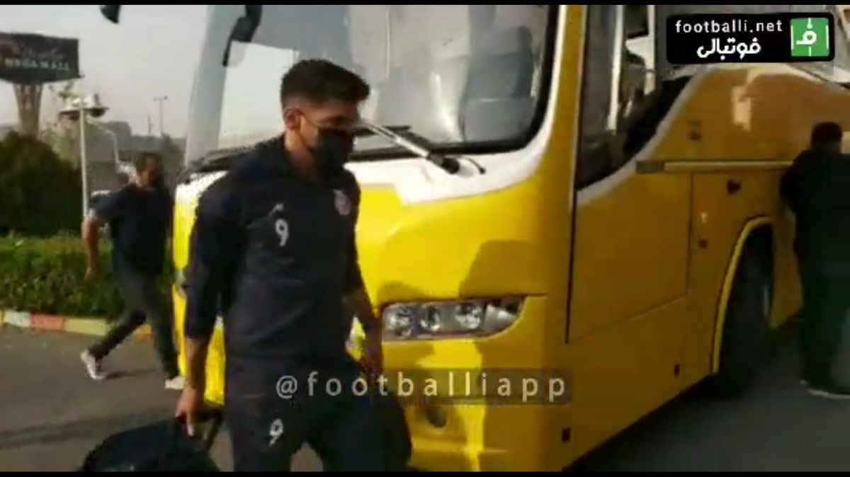 ورود کاروان پیکان و استقلال به ورزشگاه دستگردی