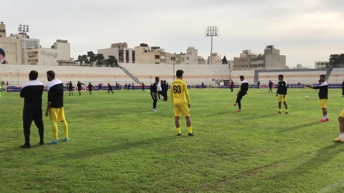 اختصاصی/ گرم کردن بازیکنان فجرسپاسی و مس رفسنجان پیش از بازی