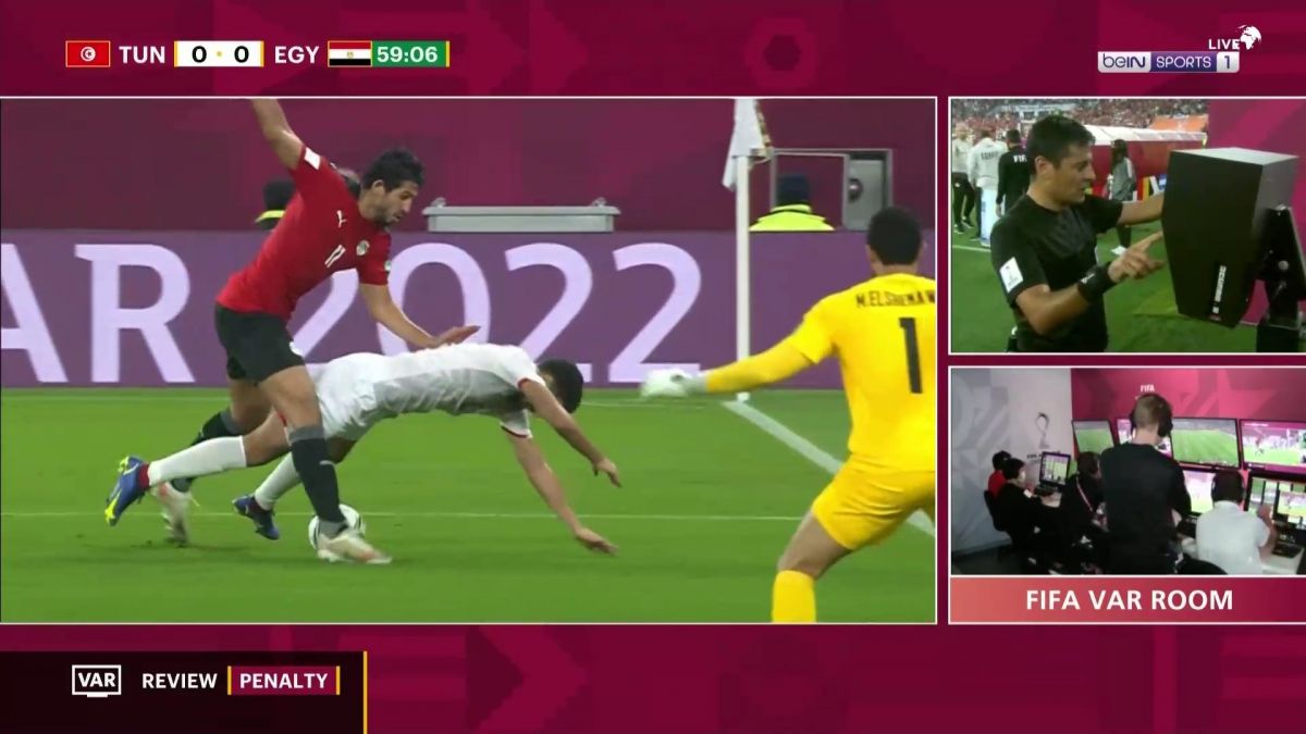 اعلام پنالتی توسط علیرضا فغانی برای تونس و رد پنالتی بعد از بازبینی با VAR