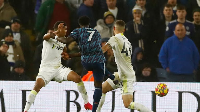 گل سوم آرسنال به لیدز (ساکا)