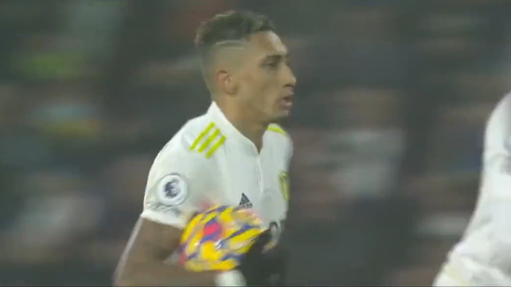 گل اول لیدز به آرسنال (رافینیا)