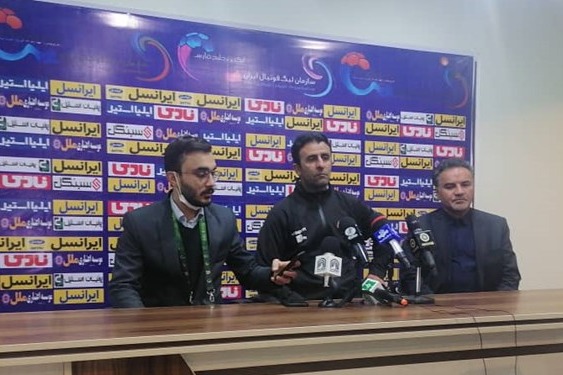 مولانیا: دست بازیکنانم را میبوسم/ گل سپاهان آفساید بود