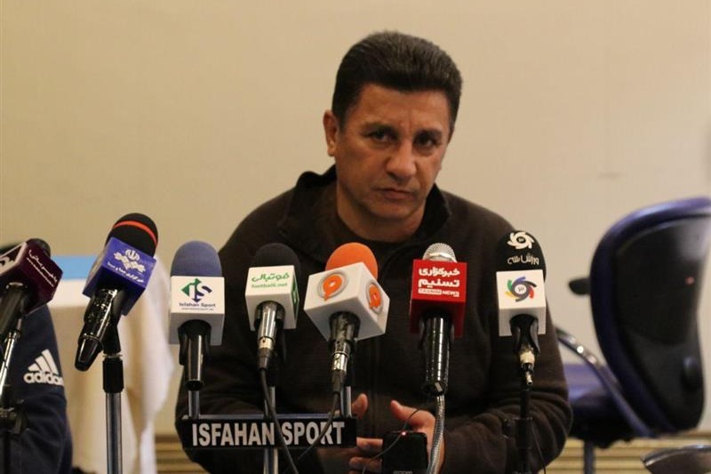 قلعهنویی: میتوانستیم با اختلاف ۲-۳ گل آلومینیوم را ببریم/ پلیس فتا منشأ ایمیلهای جعلی درباره بازیکن گابنی را اعلام کند