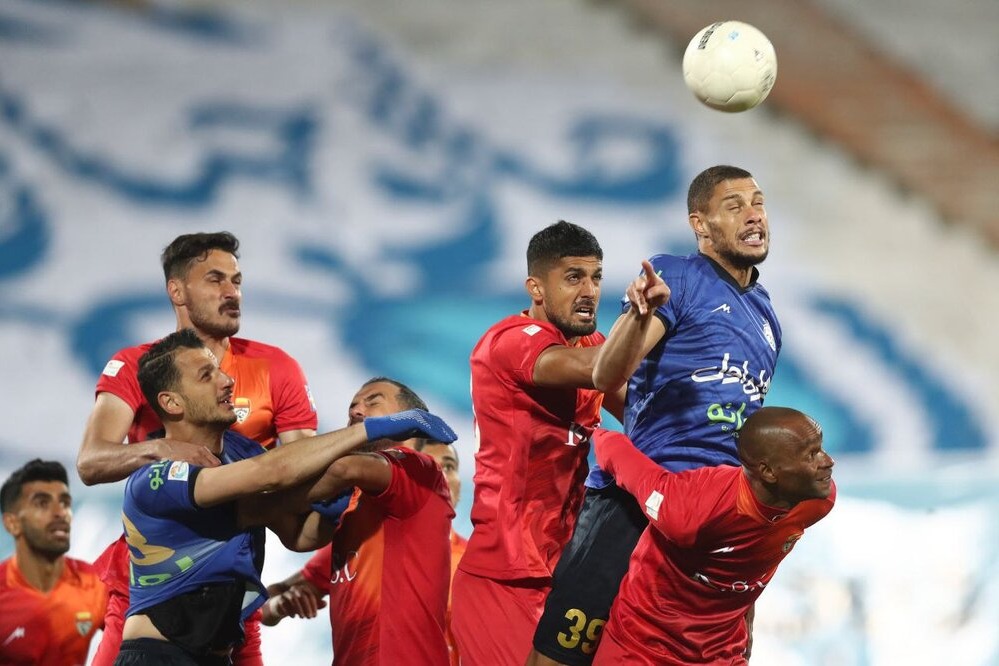 اخراج شاهعباسی و ده نفره شدن فولاد مقابل استقلال