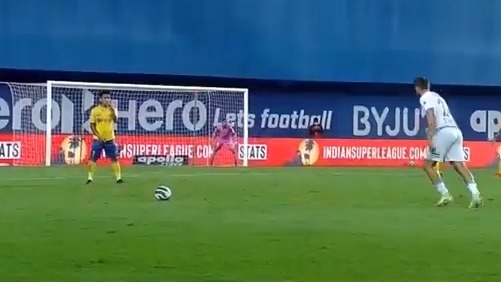 سوپرگل کاشته تماشایی و کات‌دار از روی ضربه ایستگاهی در لیگ هند