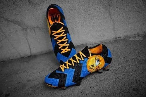 کفشهای منحصر به فرد بروزوویچ؛ همراه با اموجی!