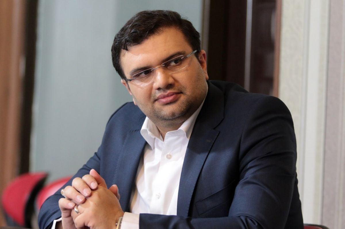 واکنش عضو مجمع انتخاباتی فدراسیون فوتبال به جلسه شبانه در مشهد: برگزاری چنین جلساتی عادی است!/ دنبال کار قومی و قبیلهای نیستیم