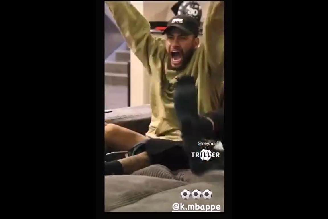 عکس؛ خوشحالی شدید نیمار در خانه با هتریک امباپه!