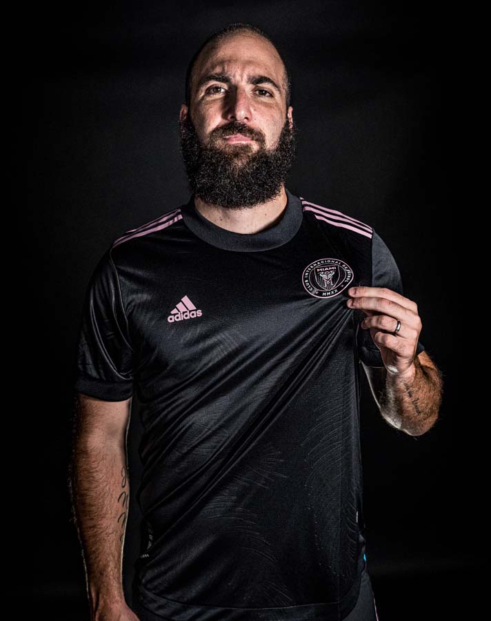 رونمایی از لباس دوم جدید اینتر میامی؛ با حضور بکام و فرزندش