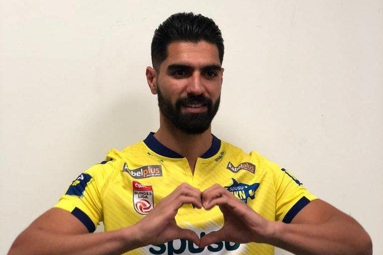 اسدی در خط میانی بازی حساس سنپولتن