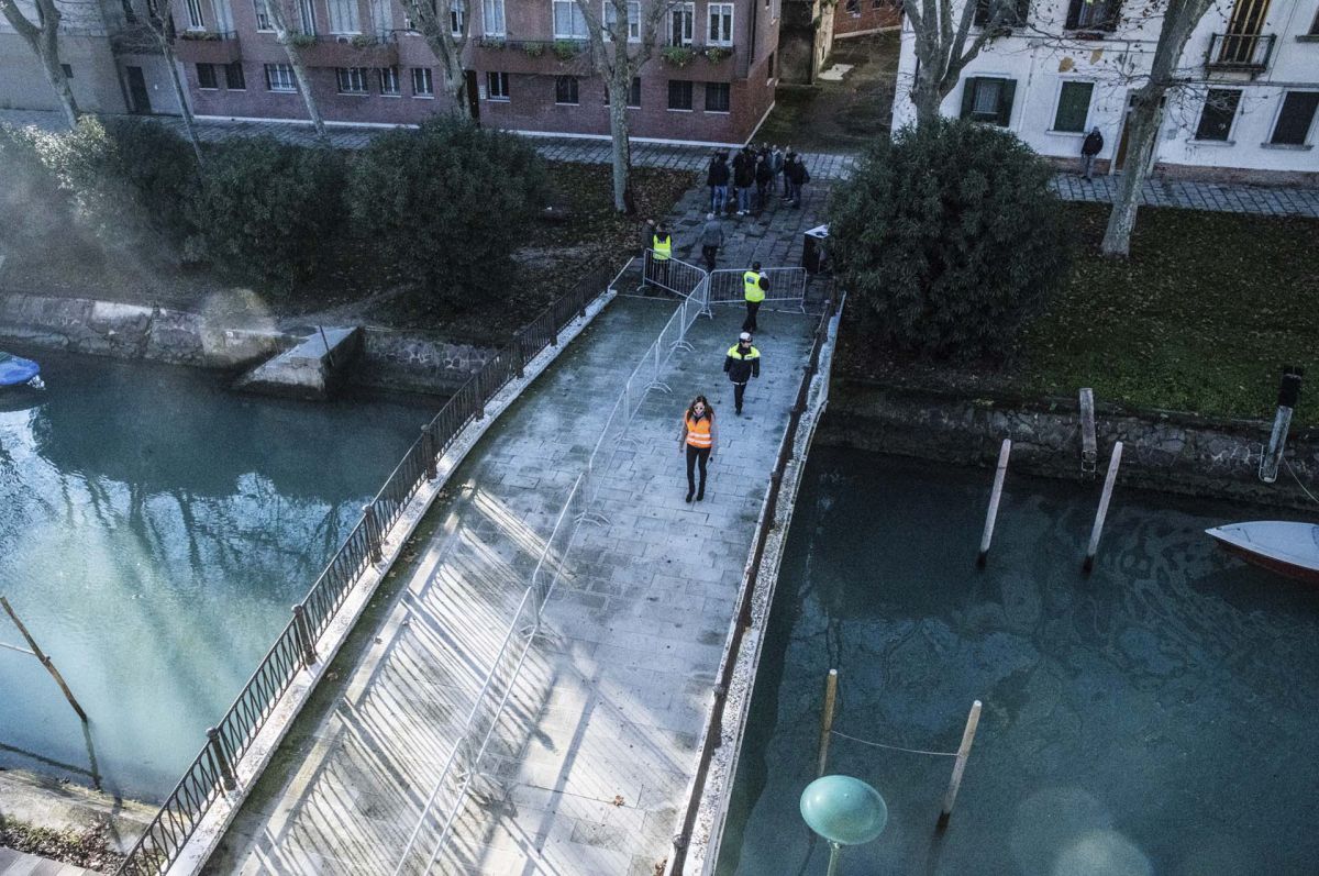 گزارش تصویری از ورزشگاه تیم تازه صعود کرده به سری آ؛ خانهای روی آب!