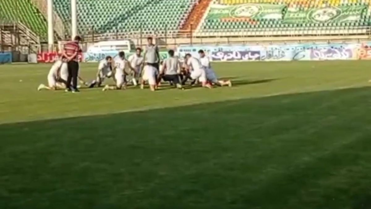 اختصاصی/ گرم کردن بازیکنان ذوب آهن و سایپا پیش از بازی