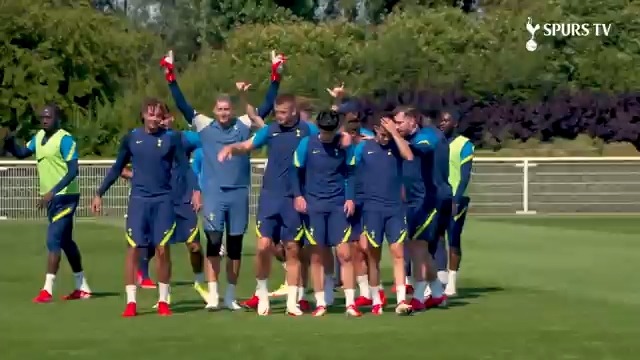 تمرین تاتنهام برای تقابل حساس با منچسترسیتی در لیگ جزیره