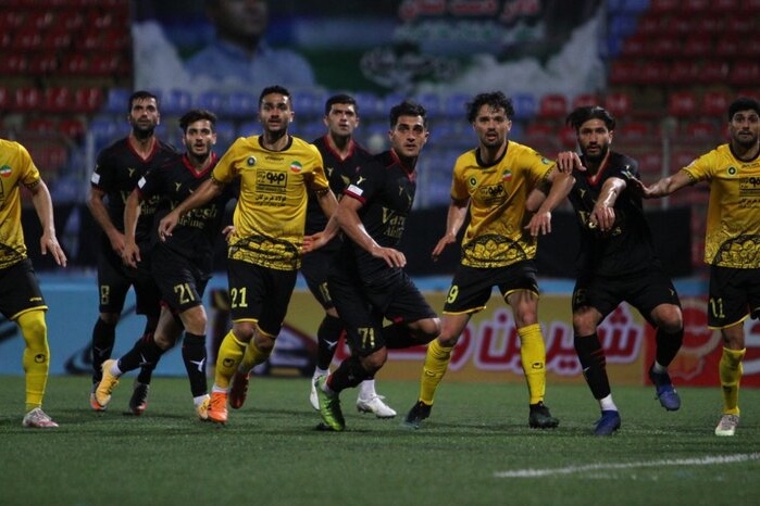 مصاف دوستانه نساجی و سپاهان در تهران
