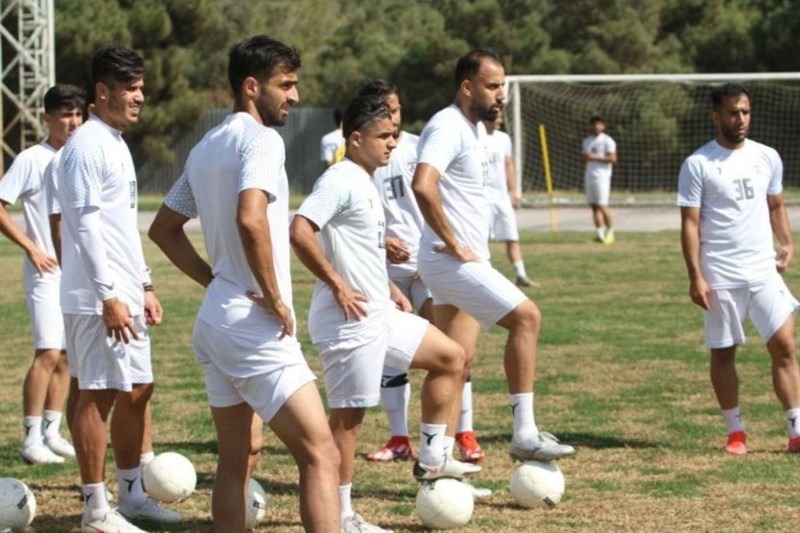 سرپرست هوادار: برای میزبانی در ورزشگاه پاس قوامین رایزنی میکنیم/ تیمهای شهرستانی در تهران تمرین میکنند؛ ما در تأمین زمین مشکل داریم