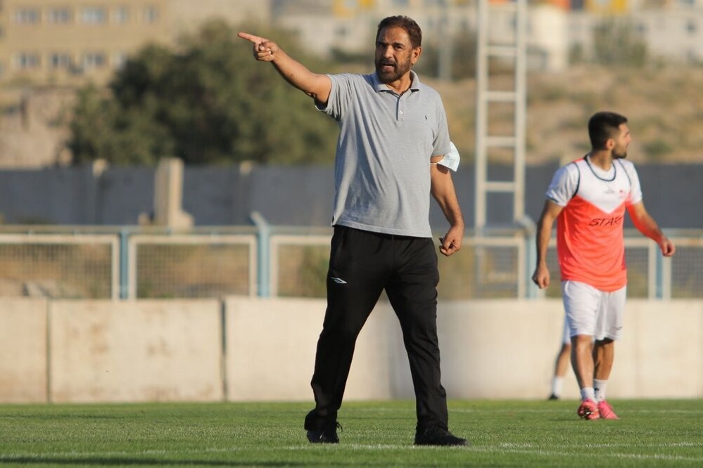 کریمی: در یک صحنه از مسابقه دو سه بار پشت سر هم به دروازه پیکان توپ زدیم که گل نشد/ باید کاری کنیم که بردها ادامه دار شود و روی باخت ها خط بکشیم