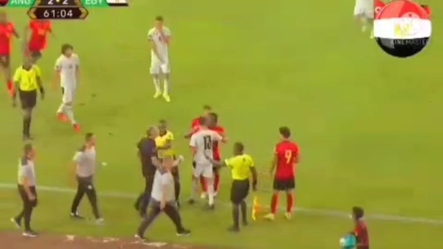 درگیری کارلوس کی‌روش سرمربی مصر با بازیکنان آنگولا