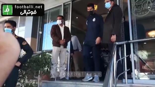 اختصاصی/ خروج کاروان استقلال از هتل و حرکت به سمت ورزشگاه برای بازی با گل گهر