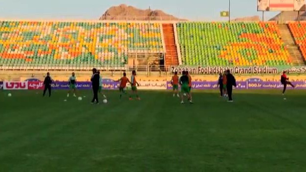 اختصاصی/ گرم کردن بازیکنان ذوب آهن و فولاد پیش از بازی