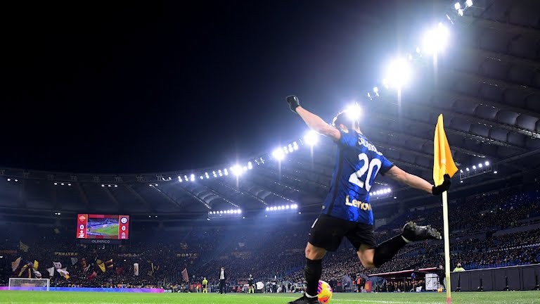 گل اول اینتر به رم (چالهان اغلو از روی نقطه کرنر)