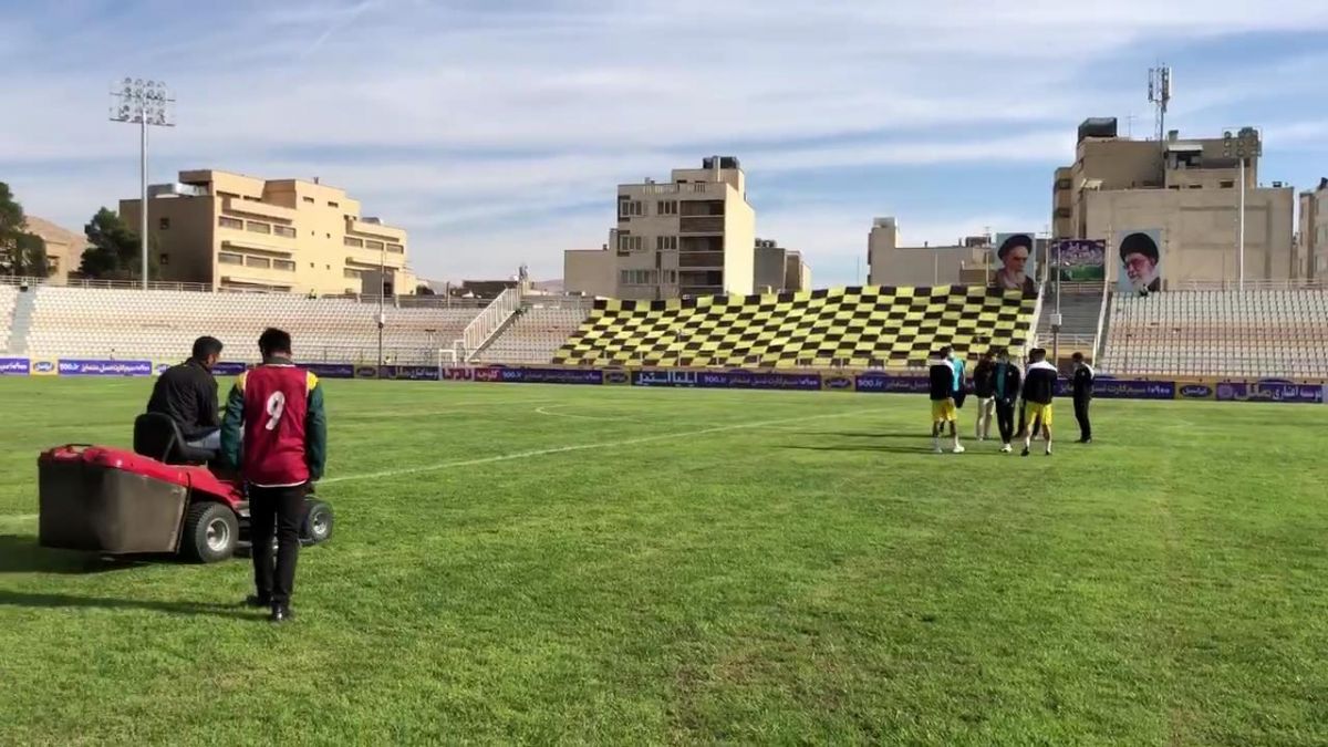 اختصاصی/ حال و هوای ورزشگاه حافظيه شيراز پیش از بازی فجر سپاسی و فولاد