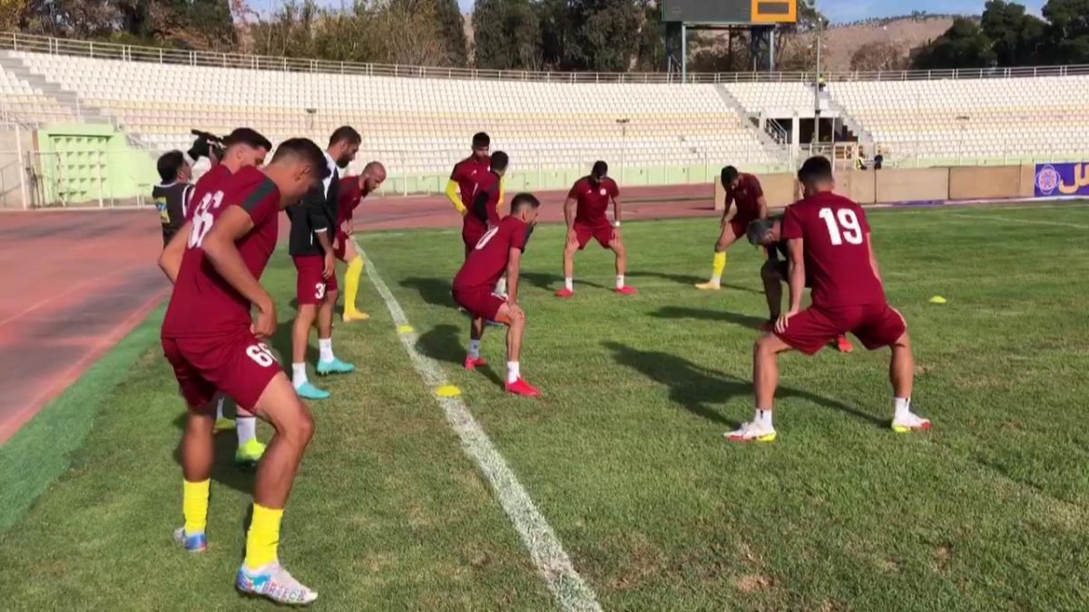 اختصاصی/ گرم کردن بازیکنان فجر سپاسی و فولاد پیش از بازی