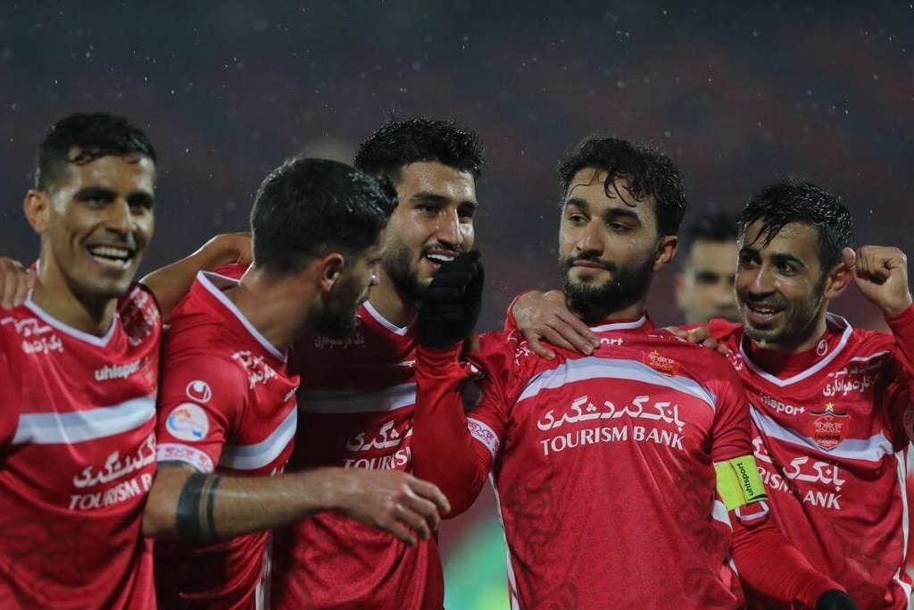 برای بازی با ذوب آهن اصفهان؛ تلاش دو ستاره برای گرفتن جای هافبک جوان پرسپولیس