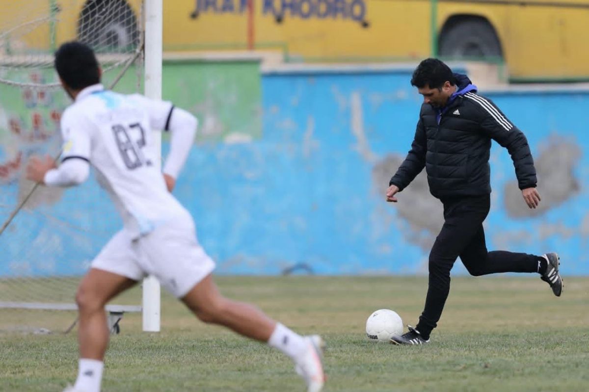 سرمربی پیکان برای فولاد پا به توپ شد
