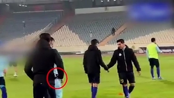 خارج از گود /  از گرم کردن بازیکن استقلال با موبایل تا حواشی طلبکاران پرسپولیس