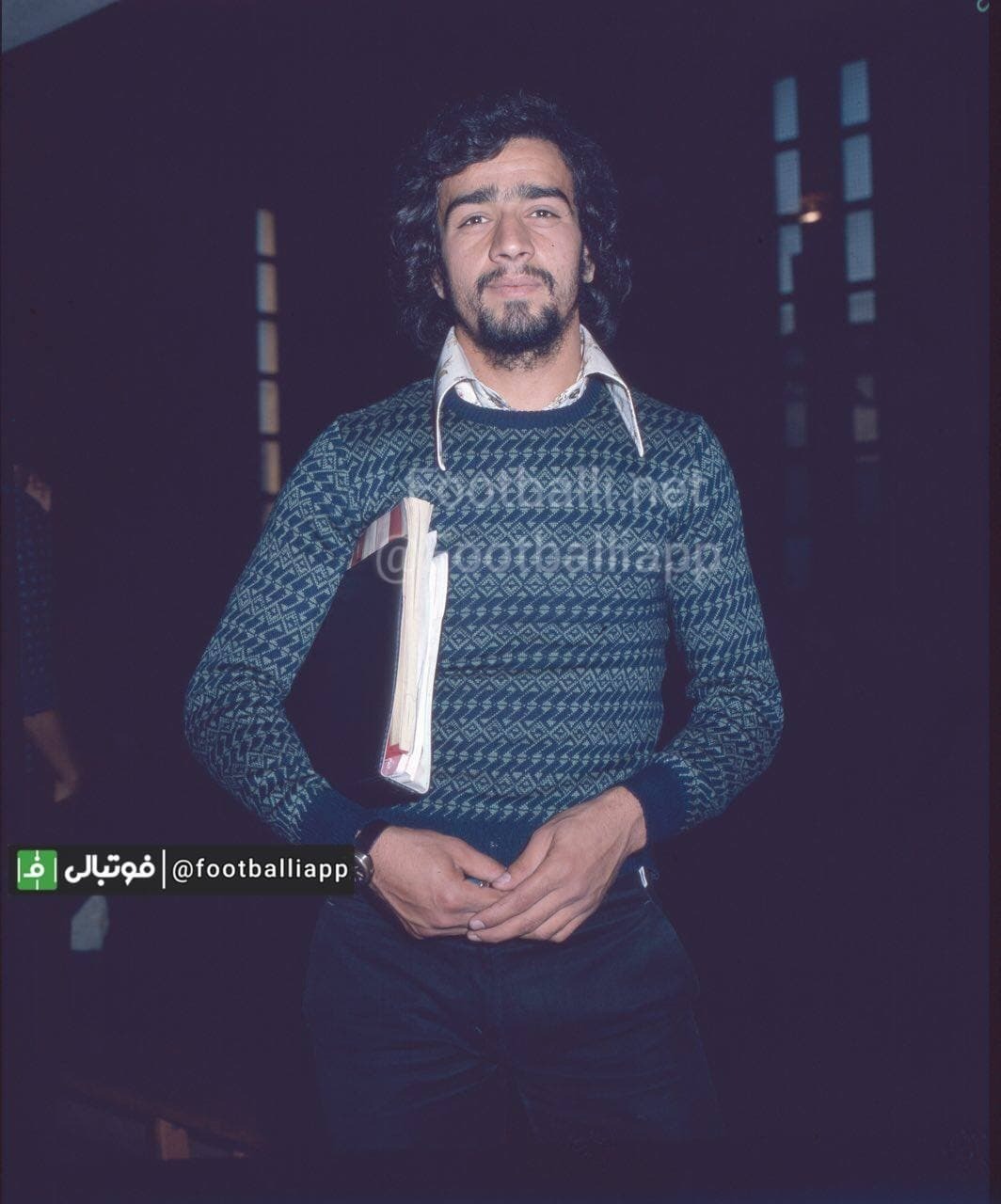 نوستالژى فوتبالى/ جواد الله وردی مدافع جنجالی اسبق تاج و پرسپولیس در دهه پنجاه؛ پیوستن او از تاج به پرسپولیس پس از شهرآورد شهریور 1352 که پرسپولیس با شش گل تاج را شکست داد، در زمان خودش جنجالهای زیادی را به وجود آورد