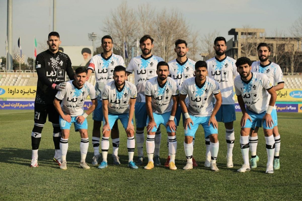 پیکان کرکره‌ها را پایین کشید
