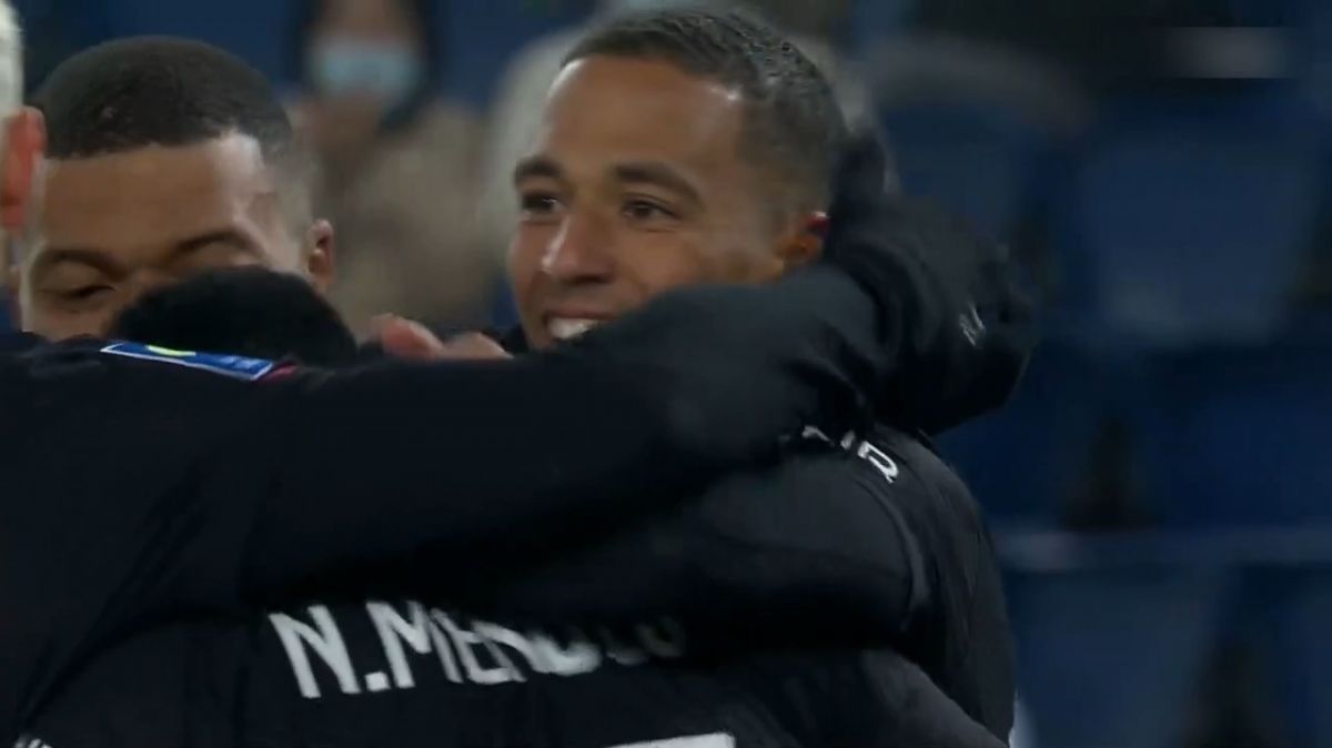 گل دوم پاری سن ژرمن به برست (کرر)