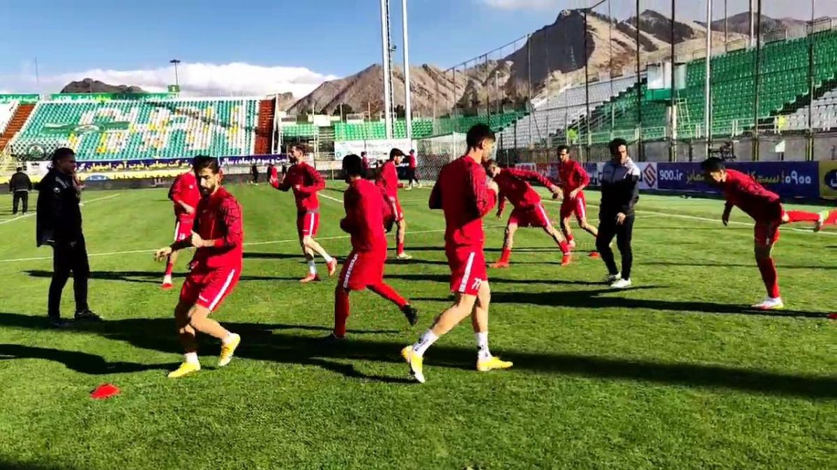 اختصاصی/ گرم کردن بازیکنان ذوب آهن و پرسپولیس پیش از بازی